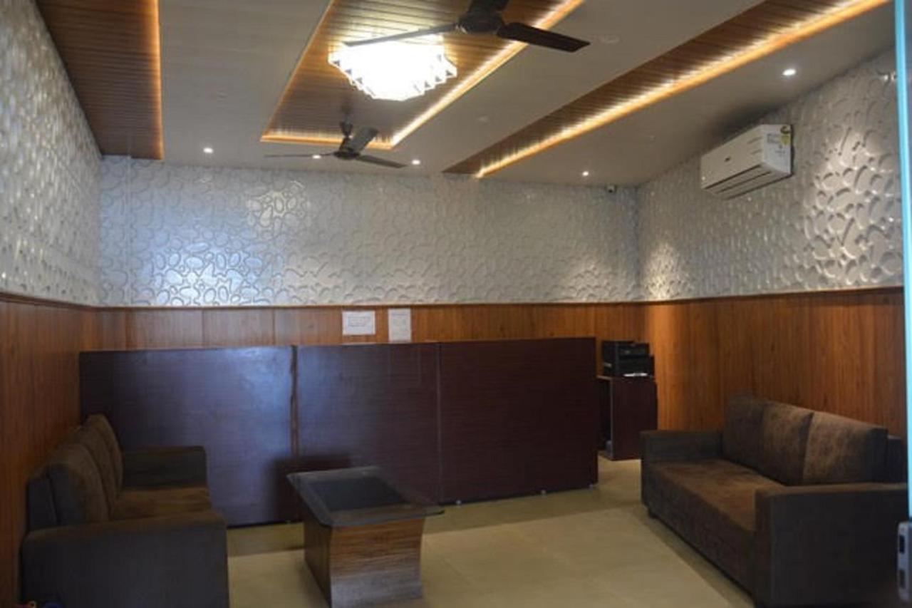 Krazy Hotel Haldwāni 外观 照片