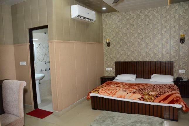 Krazy Hotel Haldwāni 外观 照片