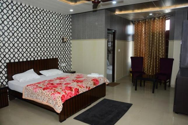 Krazy Hotel Haldwāni 外观 照片