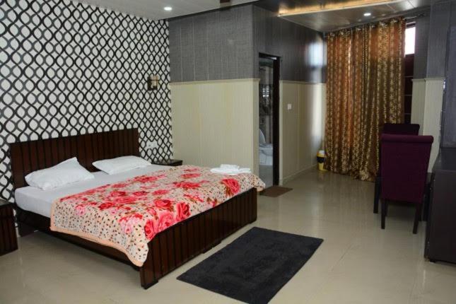 Krazy Hotel Haldwāni 外观 照片