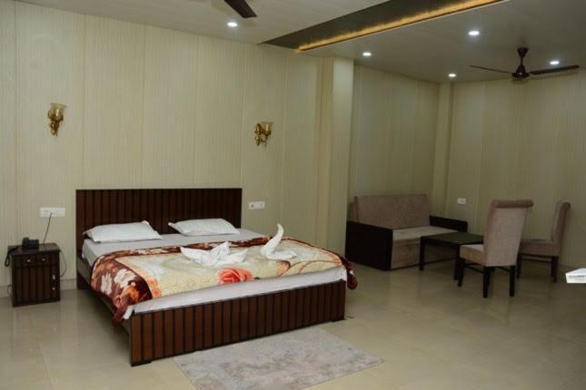 Krazy Hotel Haldwāni 外观 照片