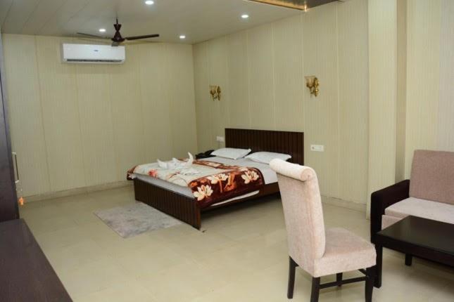 Krazy Hotel Haldwāni 外观 照片