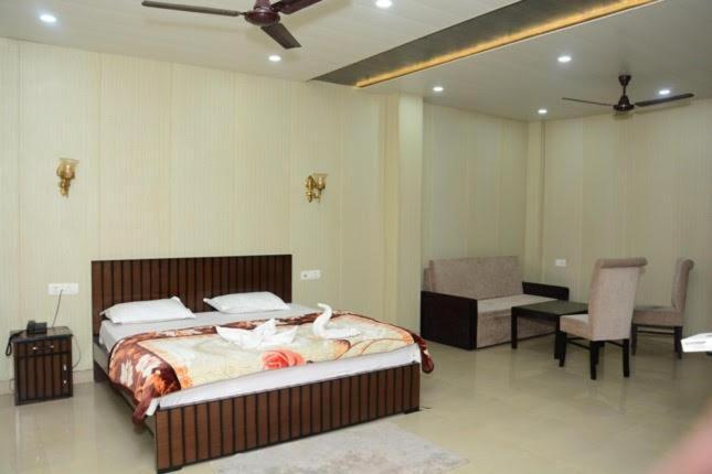 Krazy Hotel Haldwāni 外观 照片